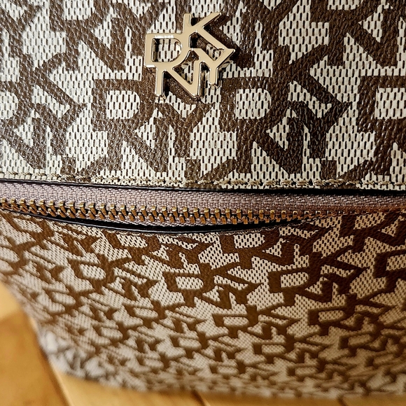 DKNY NEW Patterned Backpack, Print Brown And Beige, H27.3 X W 6.35 X D 24.1 CM - Picture 6 of 12